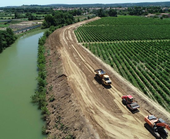 Travaux (digues et déversoirs, Coursan)